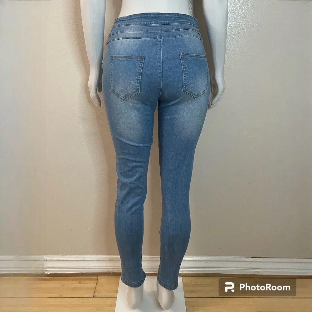 Light blue denim cutout halter rings crop top distressed skinny jeans set